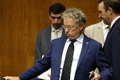 Venezuela War Powers Bill Fails to Attract MAGA Support