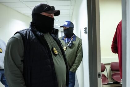 ICE Arrests Immigrants at New York Courts, Flouting Federal Judge Order